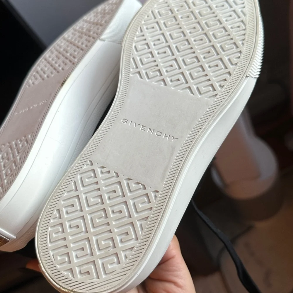 Givenchy Black and White Low-Top Sneakers - Picture 7 of 7